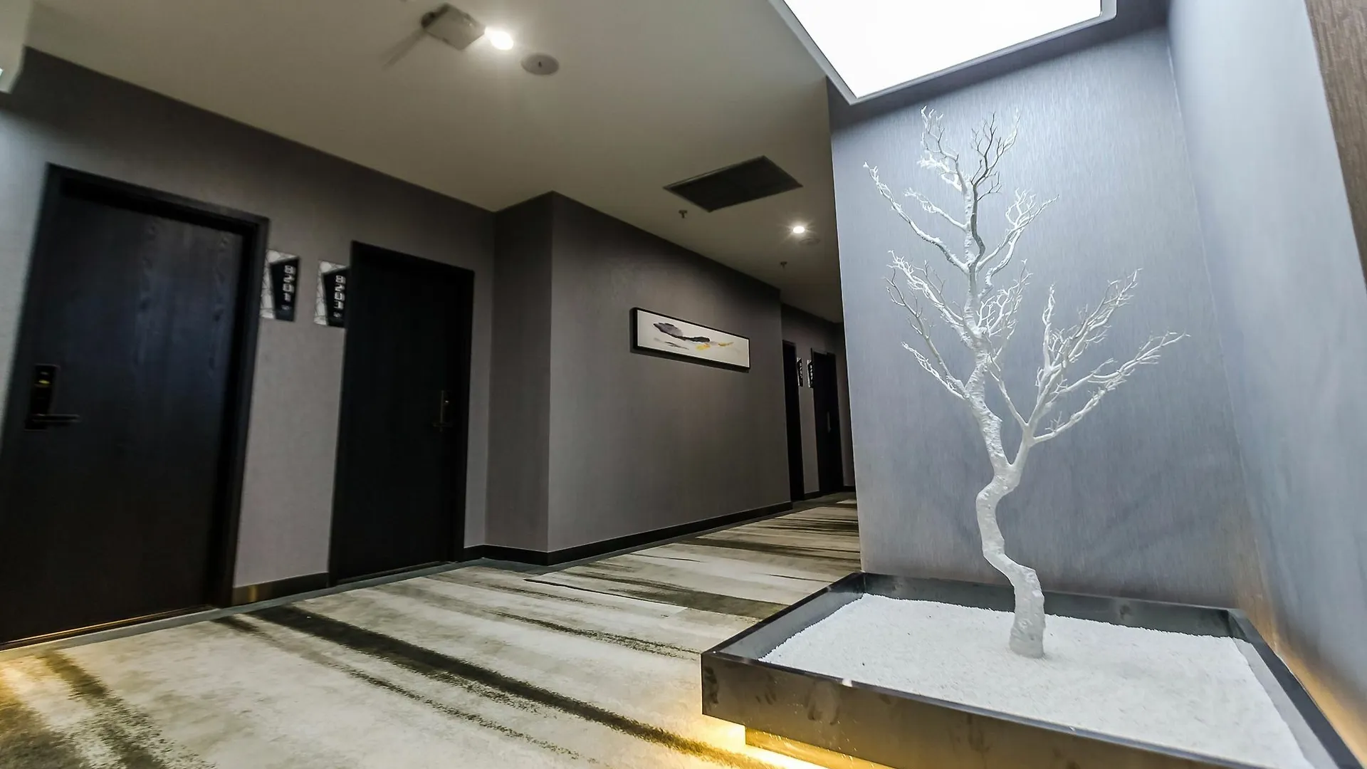Qianmo Art Hotel Luoyang
